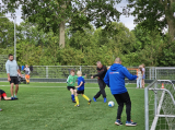 Laatste training S.K.N.W.K. JO7-1 (partijtje tegen de ouders) van maandag 27 mei 2024 (134/180)